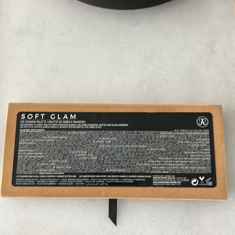 ABH Soft Glam eyeshadow palette - Picture 5 of 5